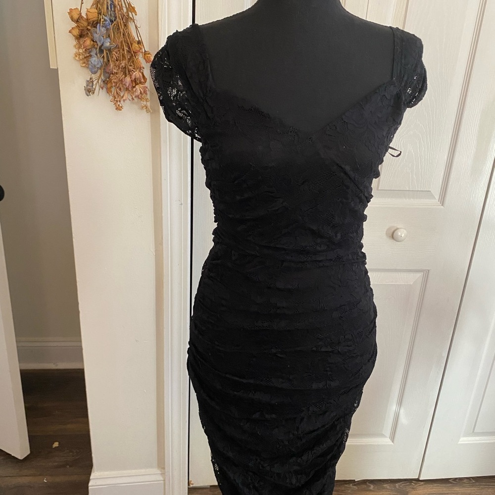 Black lace fitted dress, cap sleeves